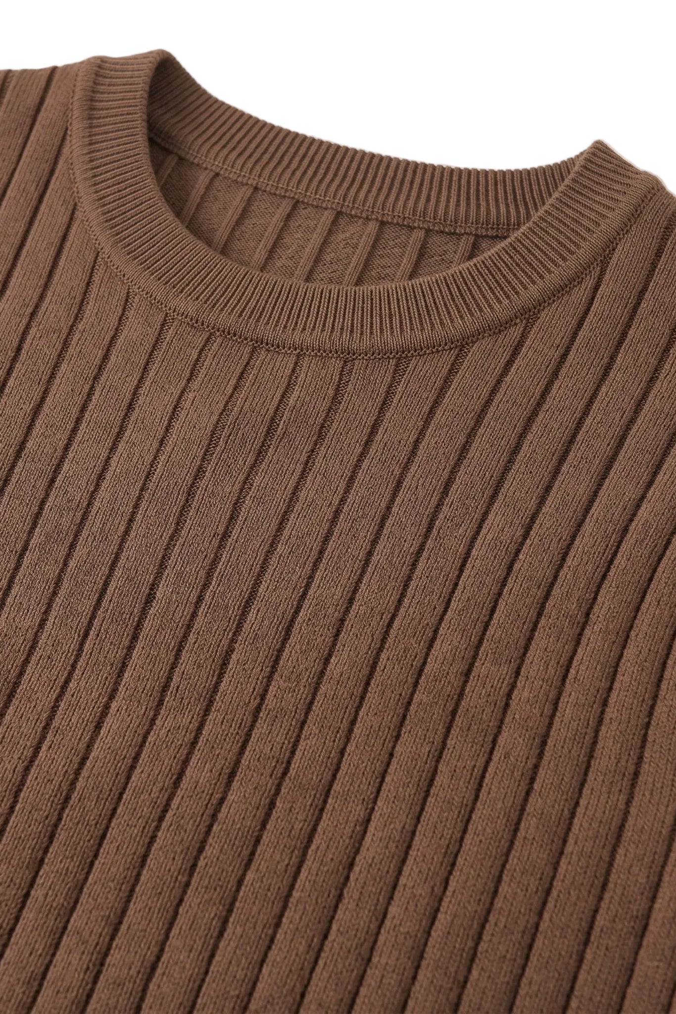 Top fabric detail - Mocha brown men’s ribbed crew neck summer T-shirt