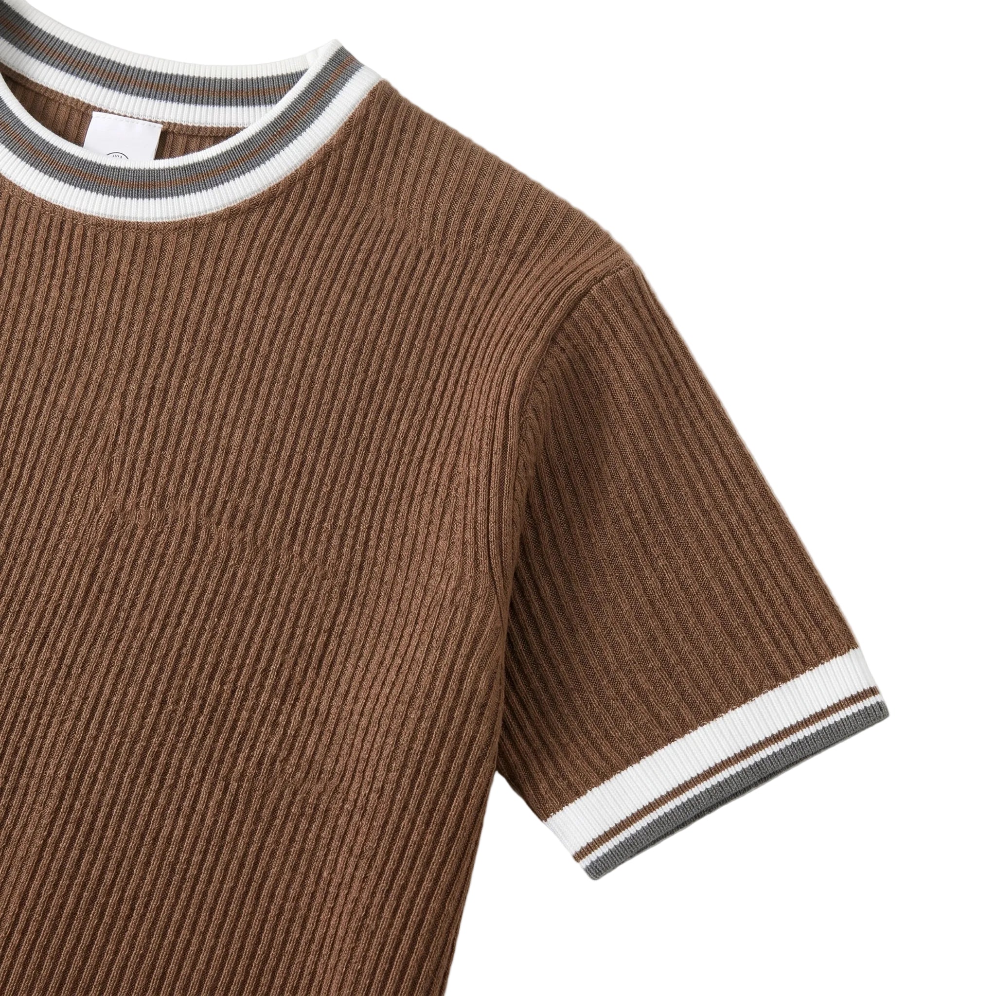 Top fabric detail - Mocha brown men’s ribbed summer T-shirt with contrast trim