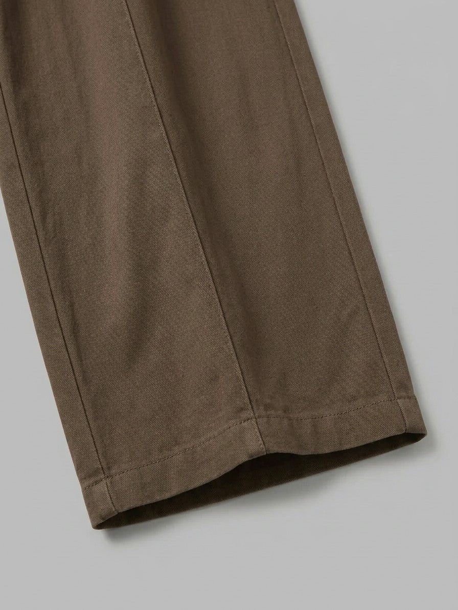 Anzio Men's Pleat-Front Cotton Twill Drawstring Pants — coffeebrown — detail-collar