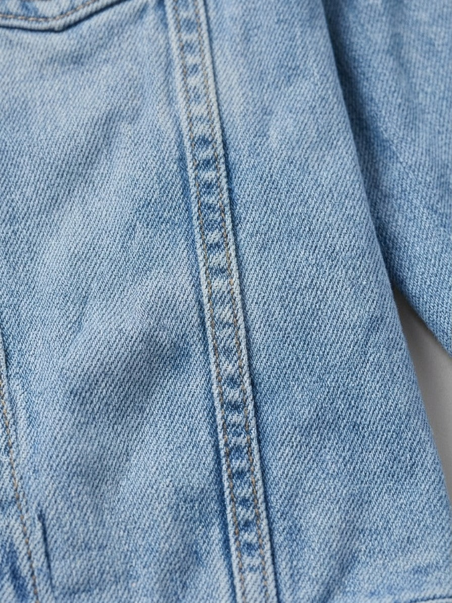 Lari Women's Classic Slim Denim Jacket — lightblue — detail