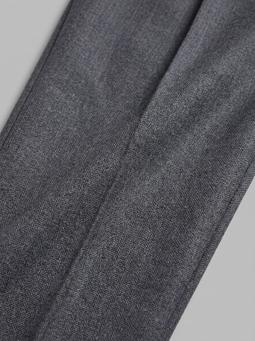 Raven Men's Pleated Tapered Trousers — darkgray — detail