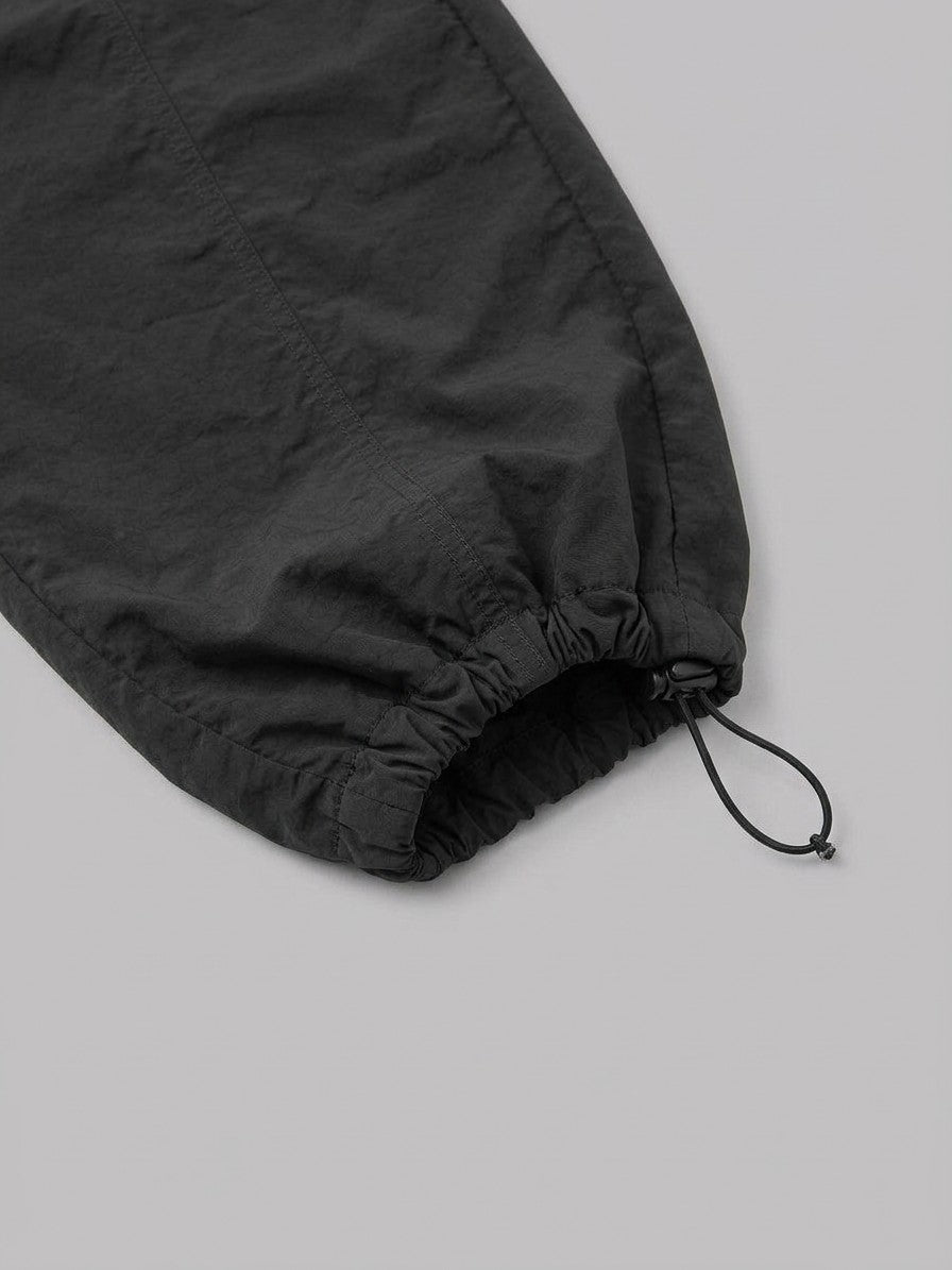 Sezze Men's Curved Barrel-Leg Cargo Pants — black — detail-collar