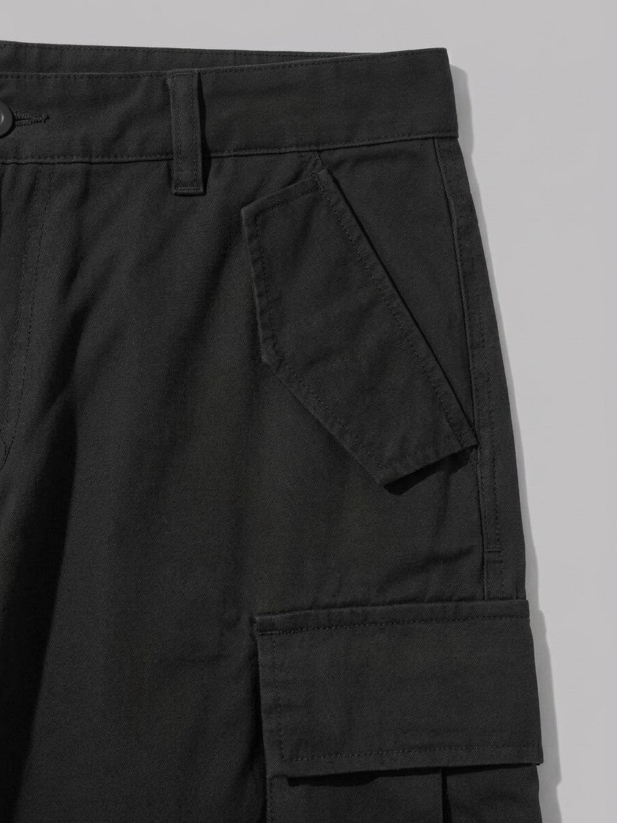 Valmontone Men's Bellows-Pocket Baggy Cargo Pants — black — detail-2