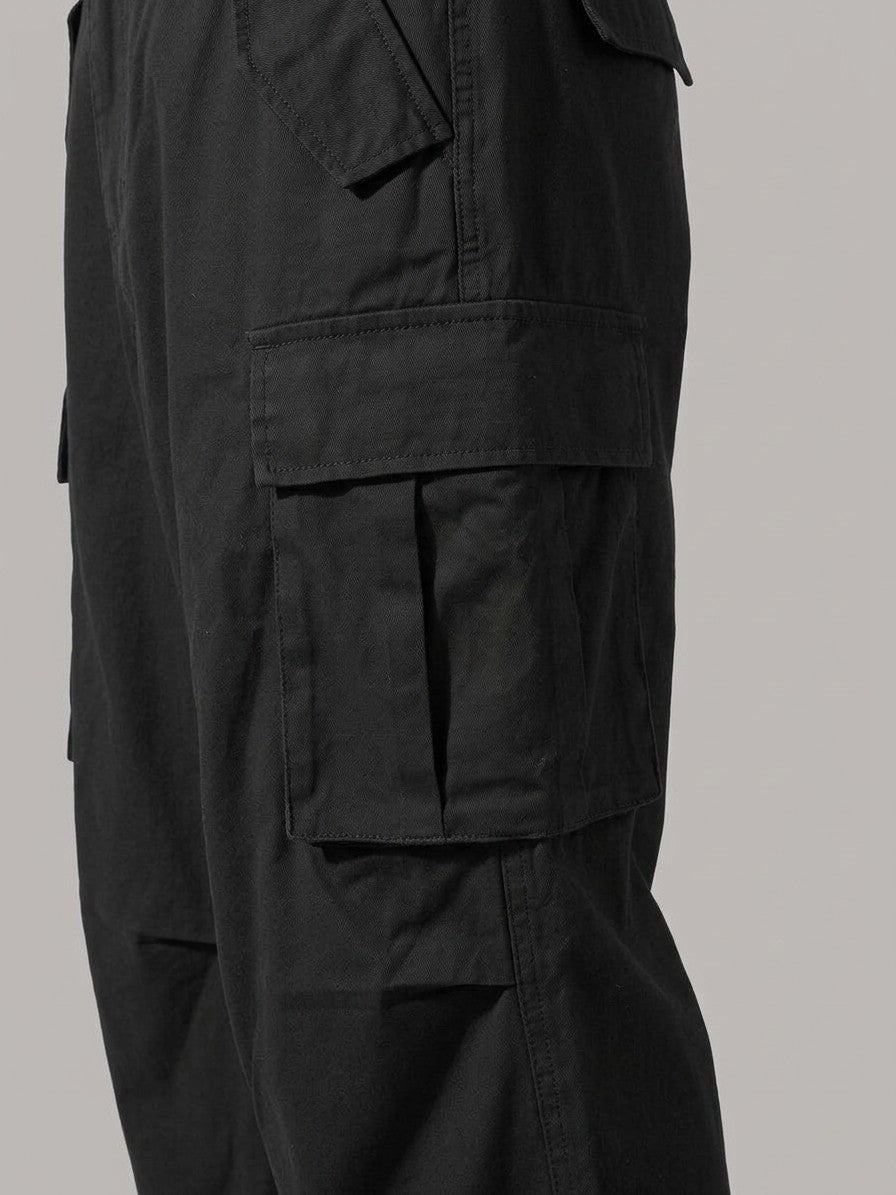 Valmontone Men's Bellows-Pocket Baggy Cargo Pants — black — detail